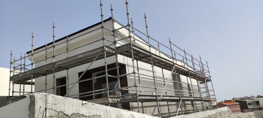 andamio en exterior de una casa