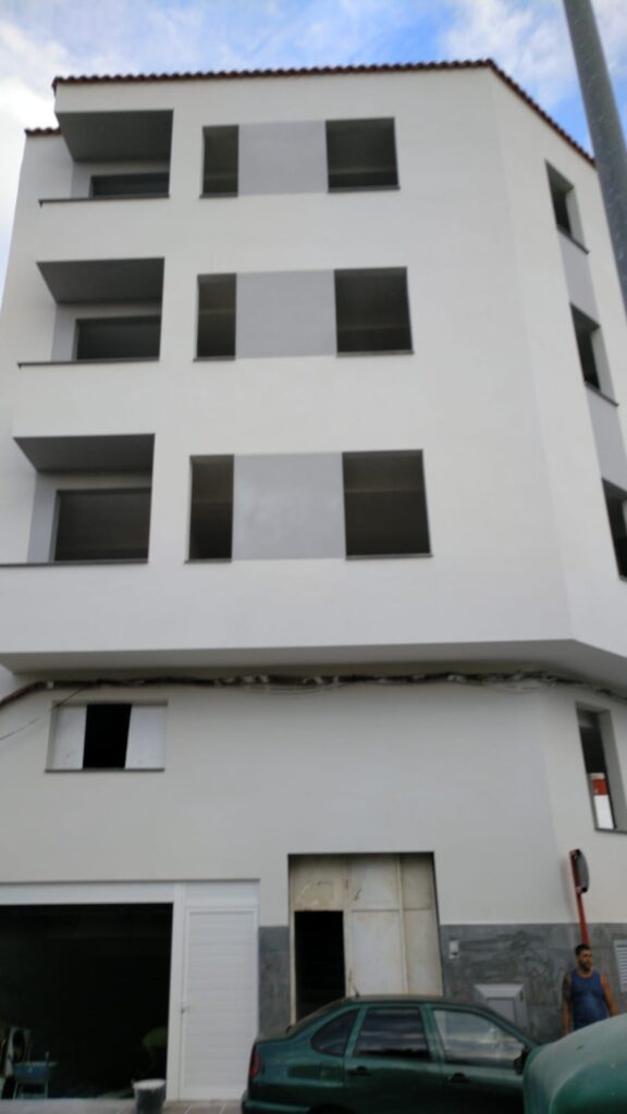 edificio tres plantas